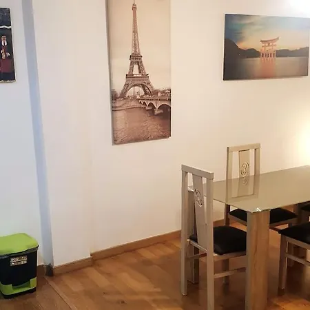2f, Aire Acondic, 80m2, 2 Dormitorios, 4 Huespedes, Wifi Gratis Apartment